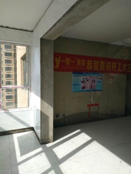 保利百合小区89平瓦工施工装修工地